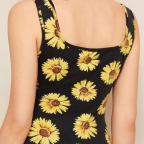 BLACK SUNFLOWER PRINT FORM FITTING TANK TOP - Picture 3 of 11